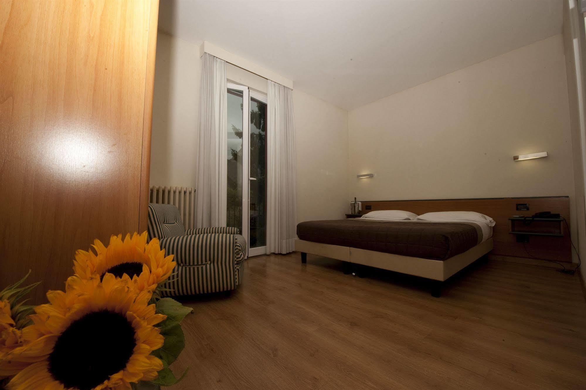 Hotel Serenella Baveno Exteriér fotografie
